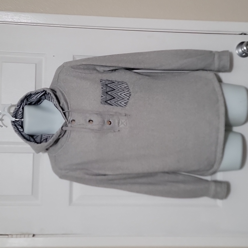 Beautiful Giant Men's Gray Long Sleeve Three Button Hoodie Size Small